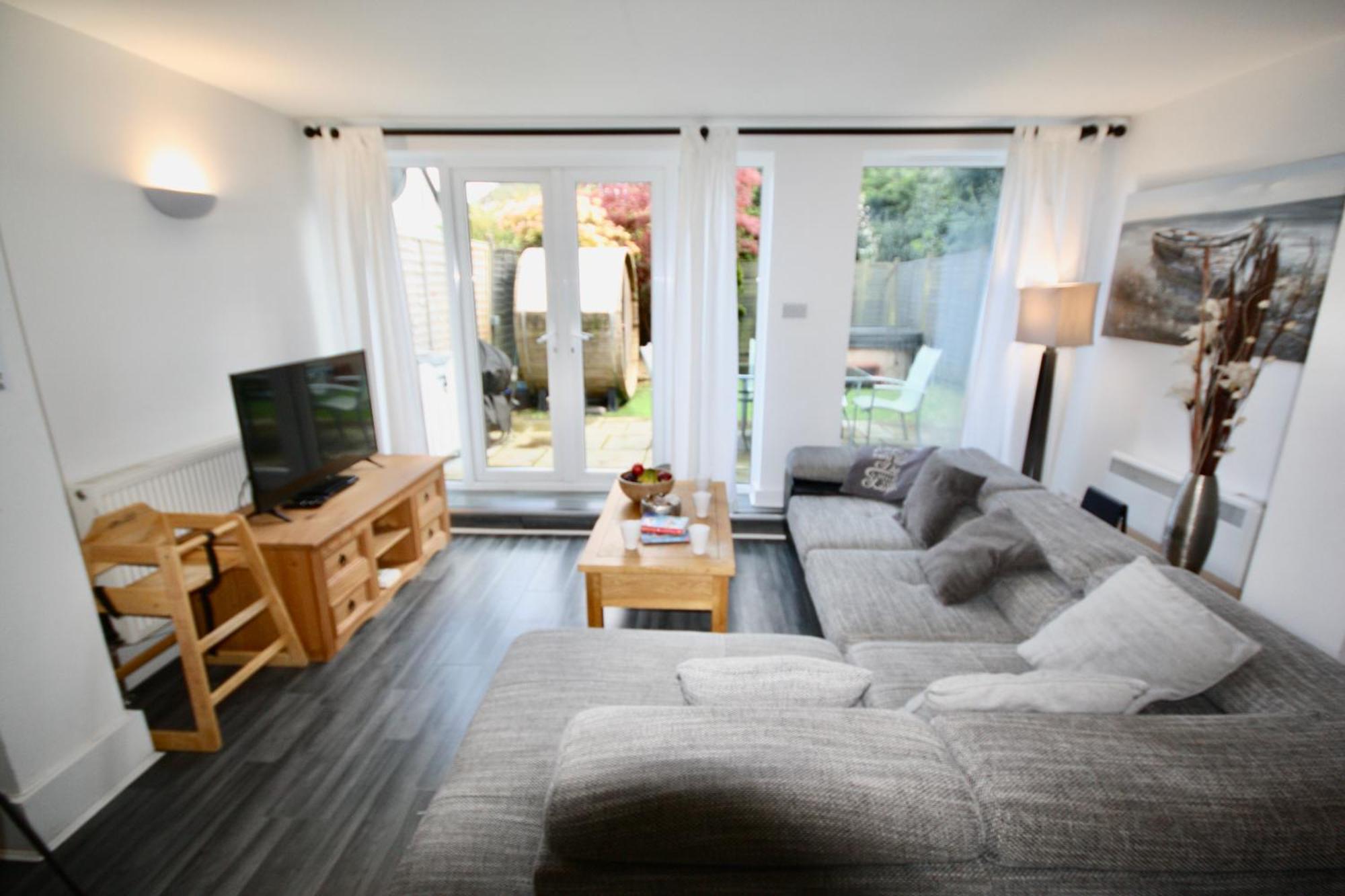Bournemouth Hot Tub & Sauna Holiday Let エクステリア 写真