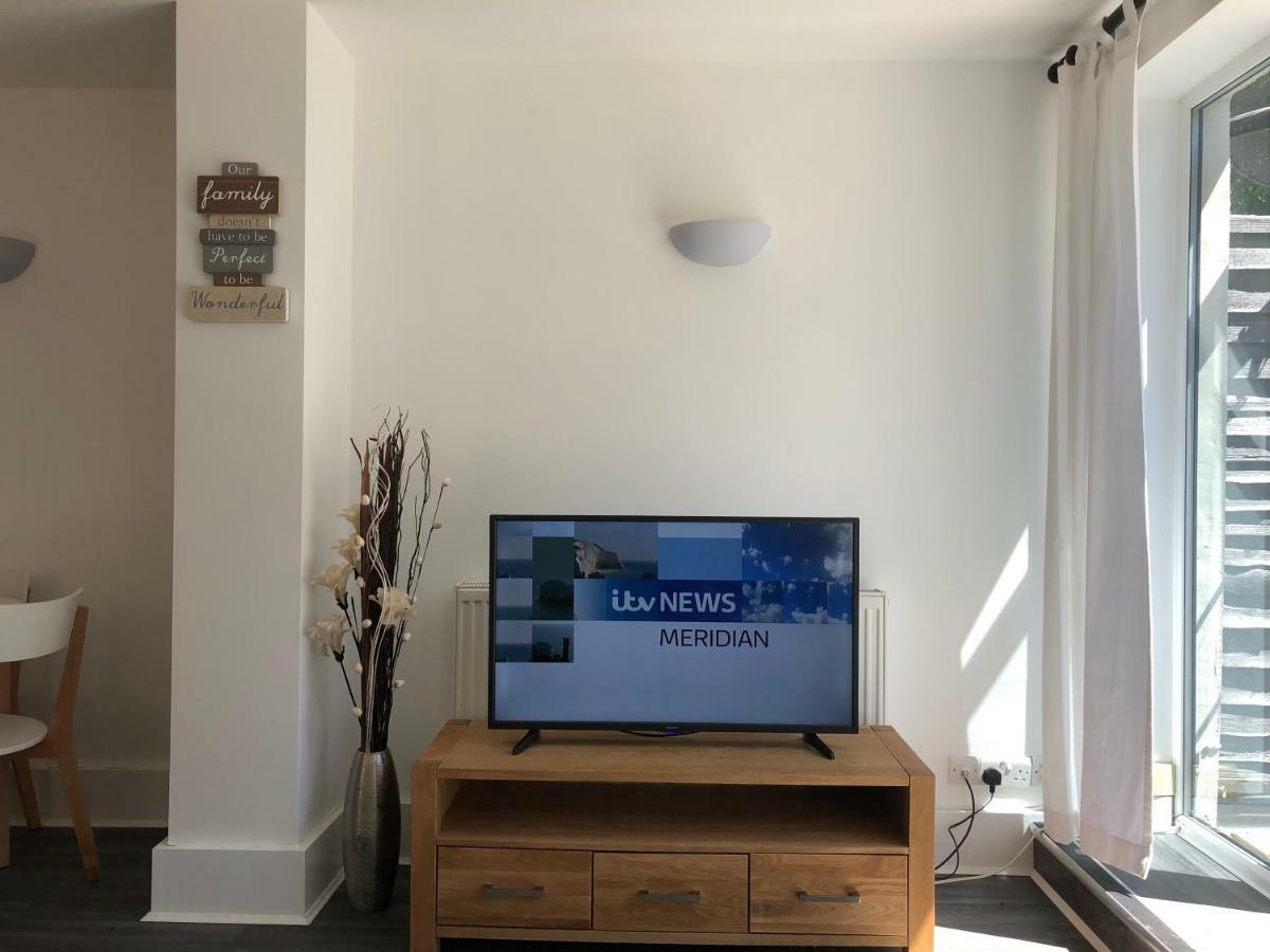Bournemouth Hot Tub & Sauna Holiday Let エクステリア 写真