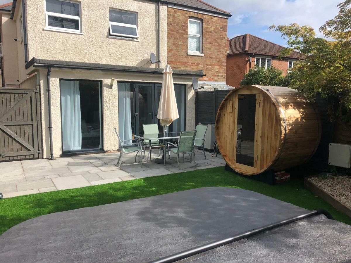 Bournemouth Hot Tub & Sauna Holiday Let エクステリア 写真