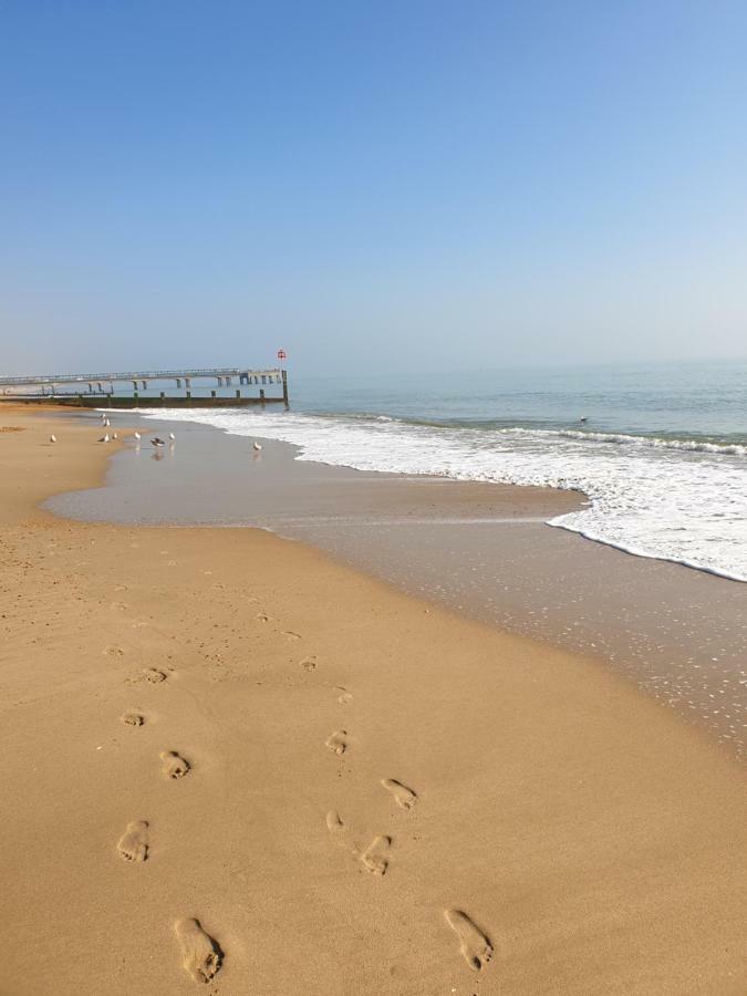 Bournemouth Hot Tub & Sauna Holiday Let エクステリア 写真